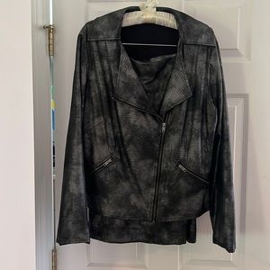 Skirt and jacket with zipper closures